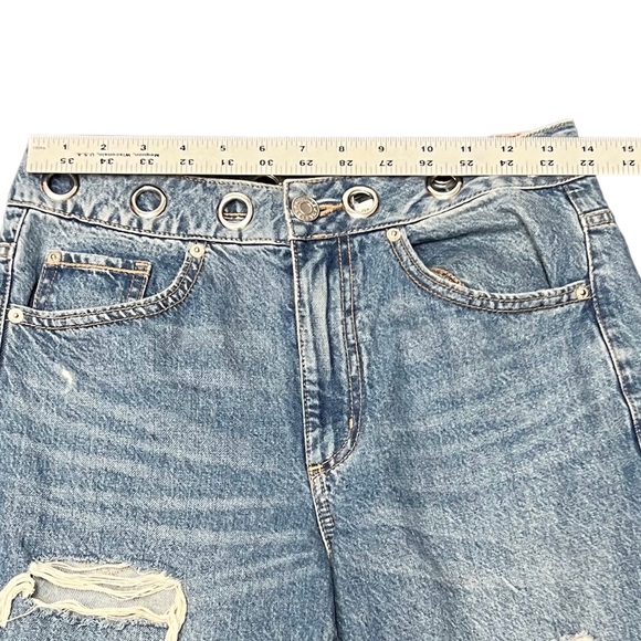 Garage Denim Distressed Blue Jeans w/Waist Round Cut Outs / Size: 3 (Juniors) - Picture 3 of 4